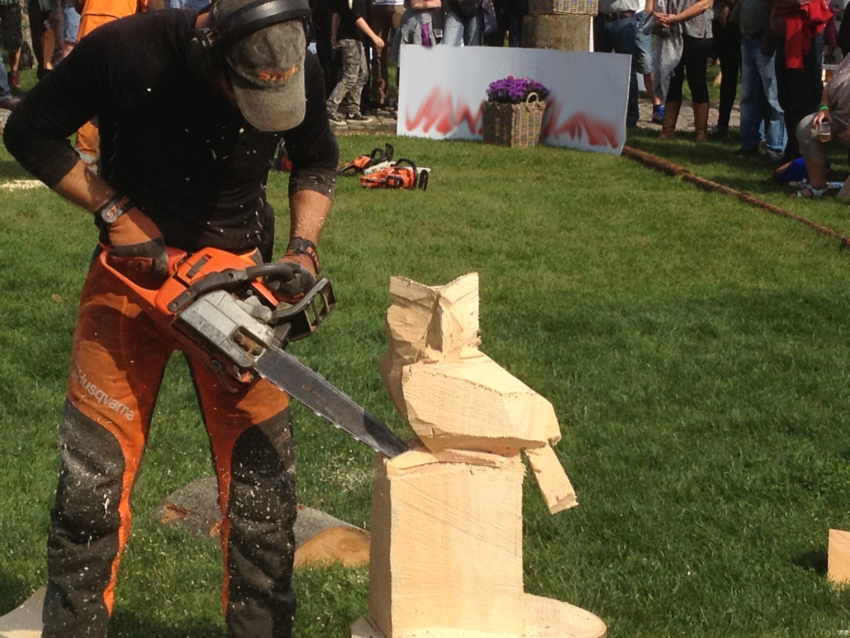 chain saw sculpture at gram castle